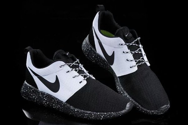 simplengmayyah4's tweet photo. BLACK&amp;WHITE
#NIKE https://t.co/p9mywSkzWd