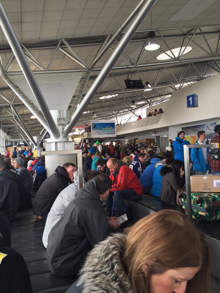 mrfrostyuk's tweet image. #totalgridlock #chamberyairport #arse