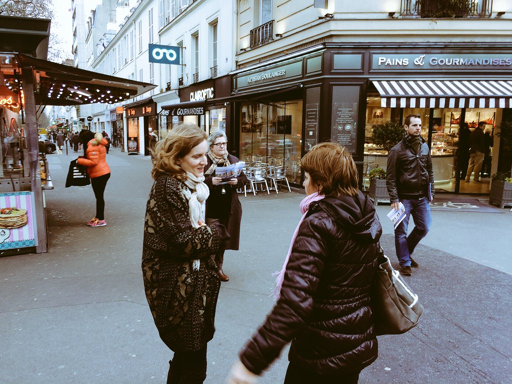 NKMavecle14eme's tweet photo. Tractage du magasine @Le_Quatorze ce matin avec @nk_m sur le marché Bezout! https://t.co/GXunmq0kmK