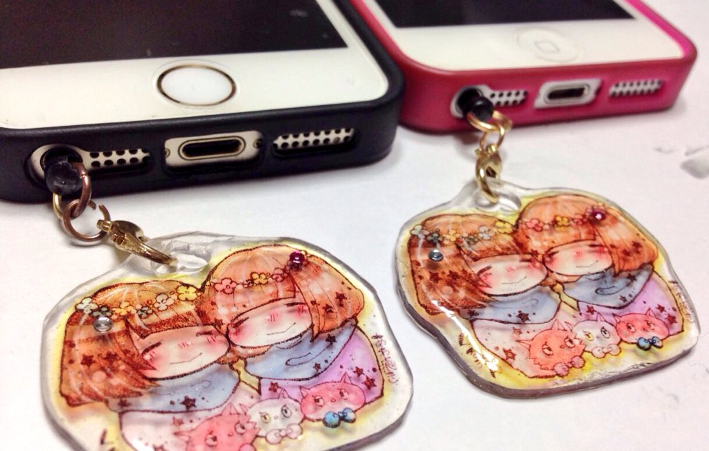 vutrt's tweet photo. オリジナルストラップお揃いでつけた♪ https://t.co/jDNSd8WJwq