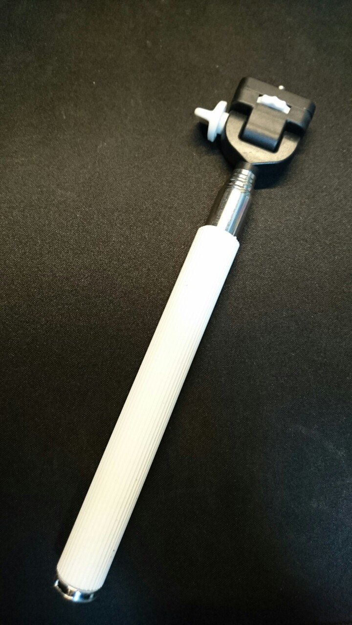 Syumai ダイソー自撮り棒 ネジが簡単に替えられそうだったので Theta用に長いやつに差し替えた 総工費およそ30円でusbケーブルが刺さるように T Co Hfvwvumt86