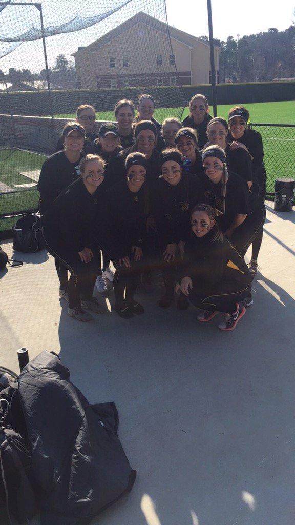 GriffonSoftball's tweet photo. ATTENTION GRIFFS!! It's Game Day! https://t.co/CrMRUHiPSI