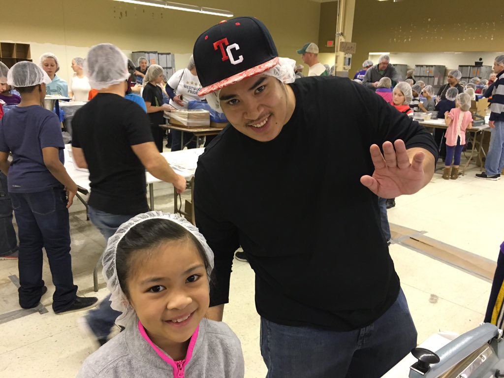 Mrs_Guetzkow's tweet photo. Awesome teamwork! Helping others. Such a great day! #feedmystarvingchildren https://t.co/LlD9hanbyn