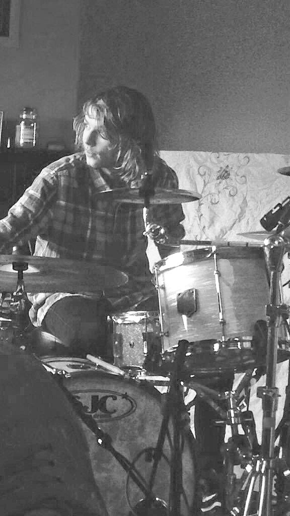DE_RAILED's tweet photo. @panamasunriseuk is your drummer a model? https://t.co/WevH3UTdc9