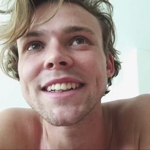 ImLisaFor's tweet image. Ashton Irwin