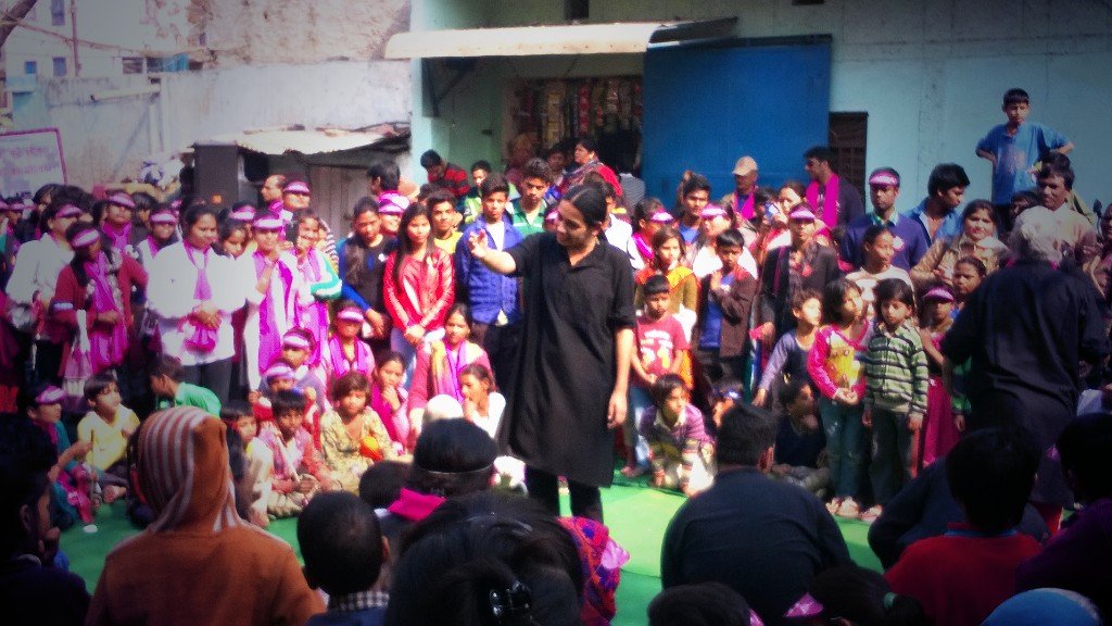 Jaisingharaghav's tweet photo. Street play #Ajeevika at #12Block #Nearpolicestation #Kalyanpuri #Delhi #Dir. By @ArvindGaur #Asmitatheatre #Theatre https://t.co/d5XdZhNbP1
