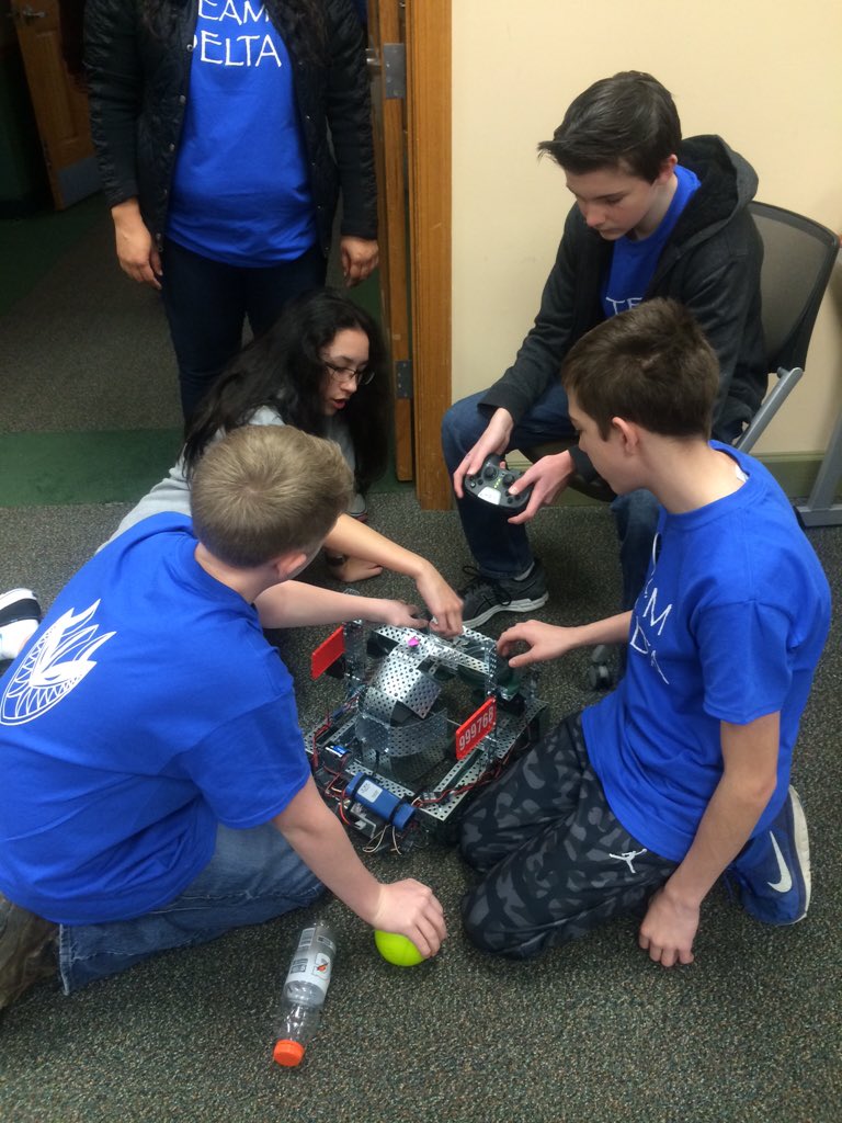 TangieScales's tweet image. #VexRoboticsCompetition #Seahawks #SomersDelta #TeamSomers