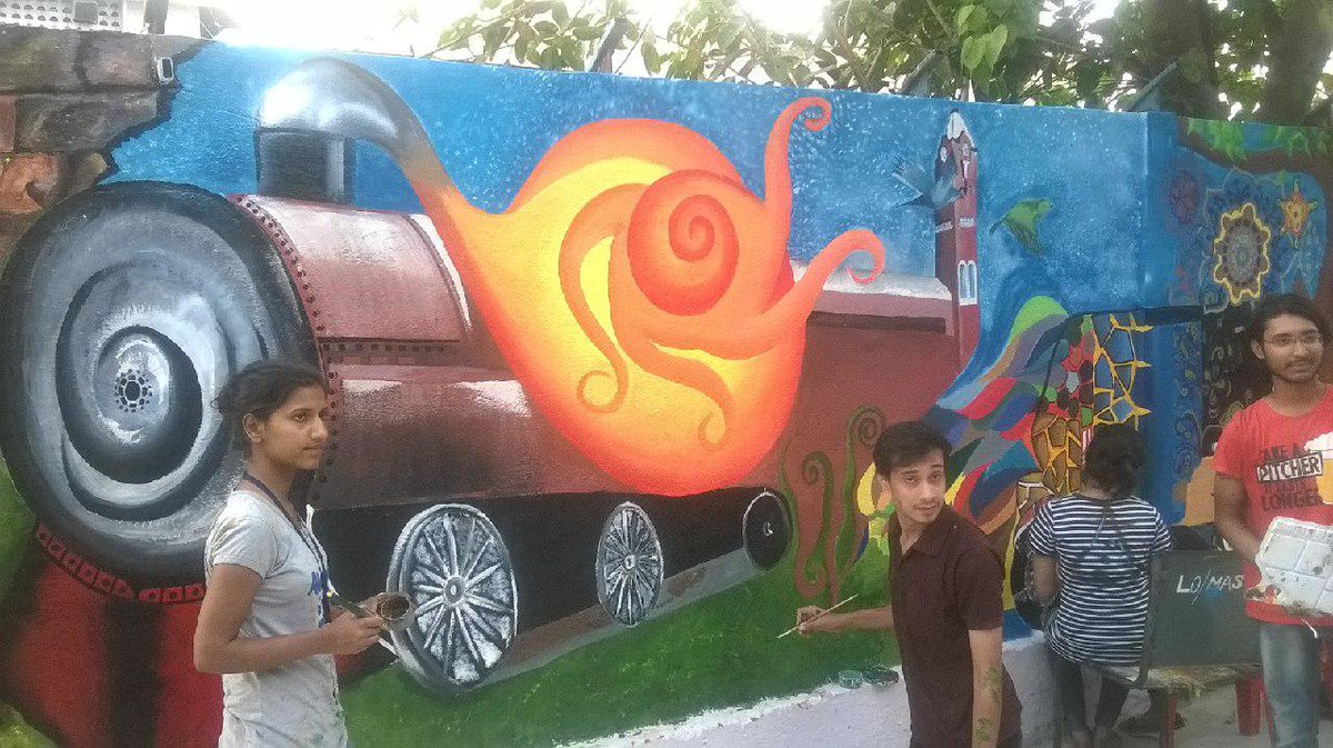 DrmChennai's tweet photo. Chennai Central walls aesthetically painted by the talented NIFT Chennai students...kudos!! https://t.co/z2Yhz7CA4i