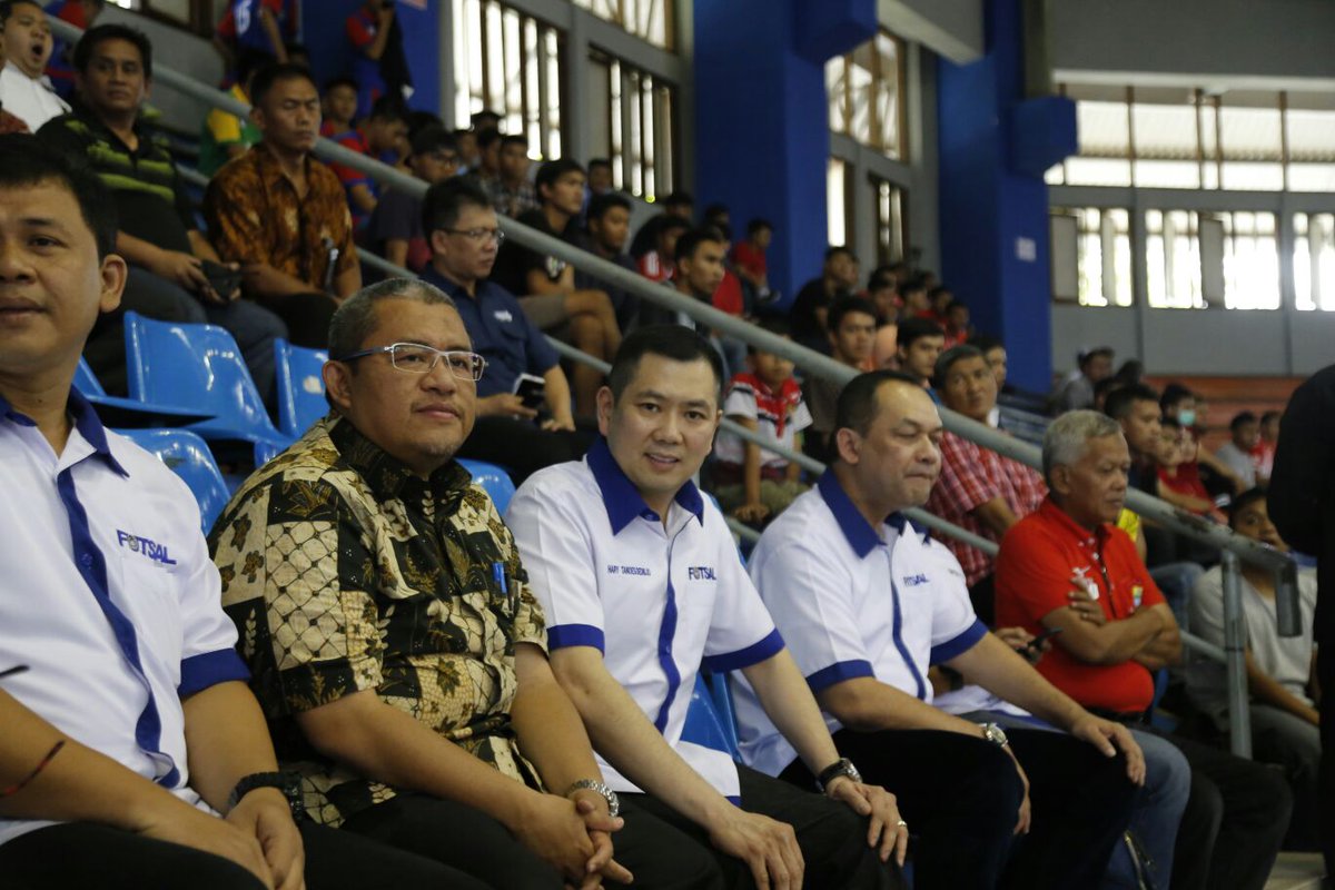 Bersama Gubernur Jawa Barat Bpk Ahmad Heryawan menyaksikan pertandingan pembukaan Blend Futsal Profesional 2016