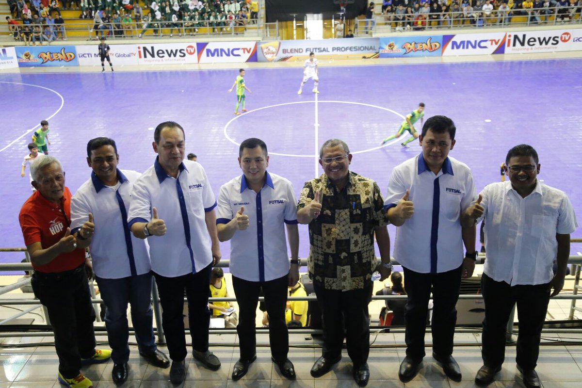 Bersama Gubernur Jawa Barat Bpk Ahmad Heryawan dan Pengurus Federasi Futsal Indonesia. Bandung, Sabtu 6/2/2016