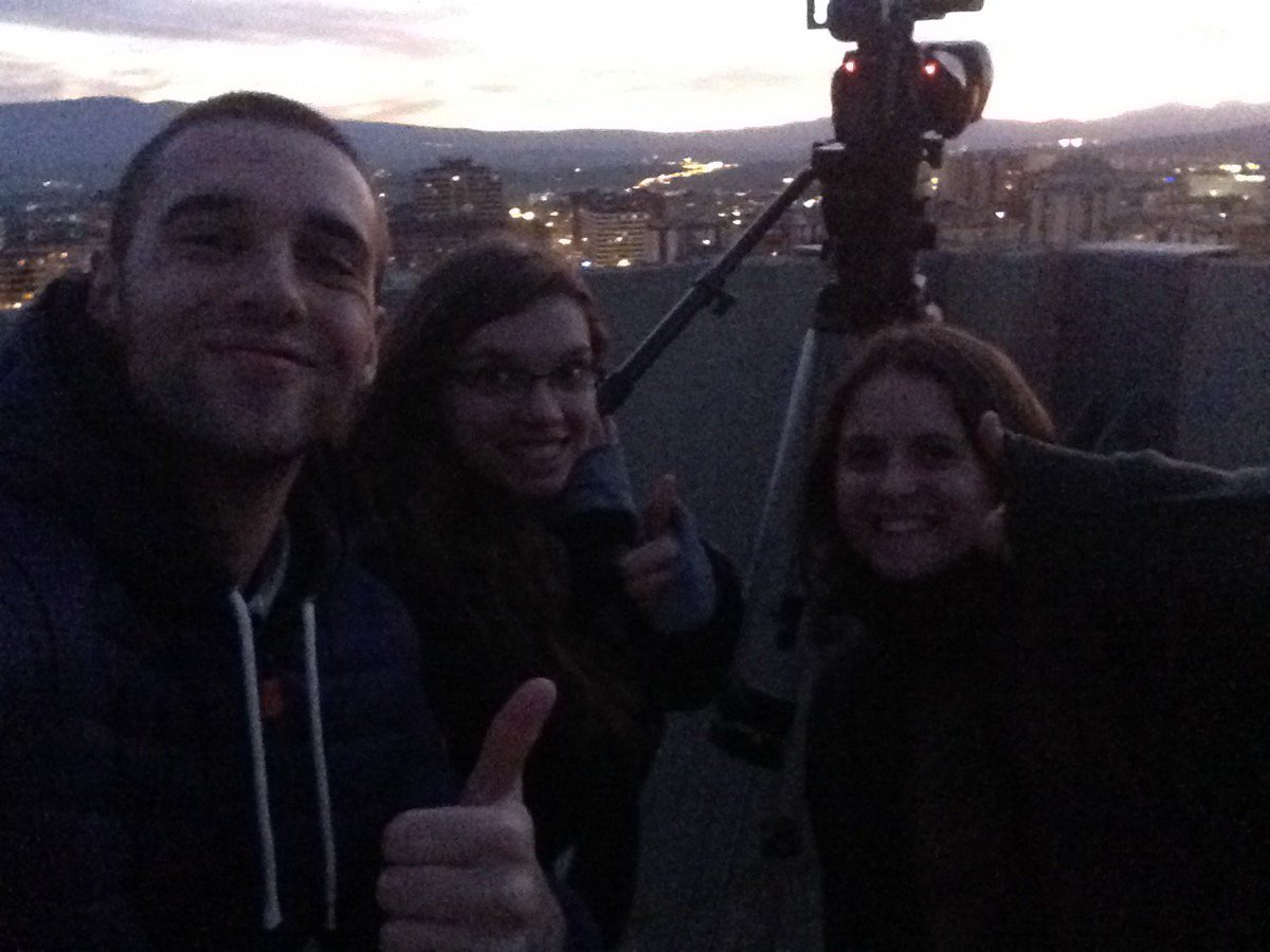 encontinuo's tweet image. Ayer contemplando el anochecer. Hizo que brotara alguna que otra idea...algo espectacular. Mark/Vick/Cla