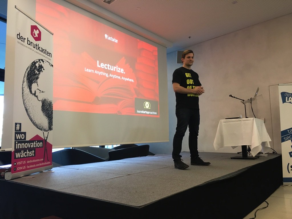 weltraumaeffche's tweet photo. LSM Graz Pitch Session by @andiaigner #lsmgraz #leanstartup #lean https://t.co/zSrsJSTjFo
