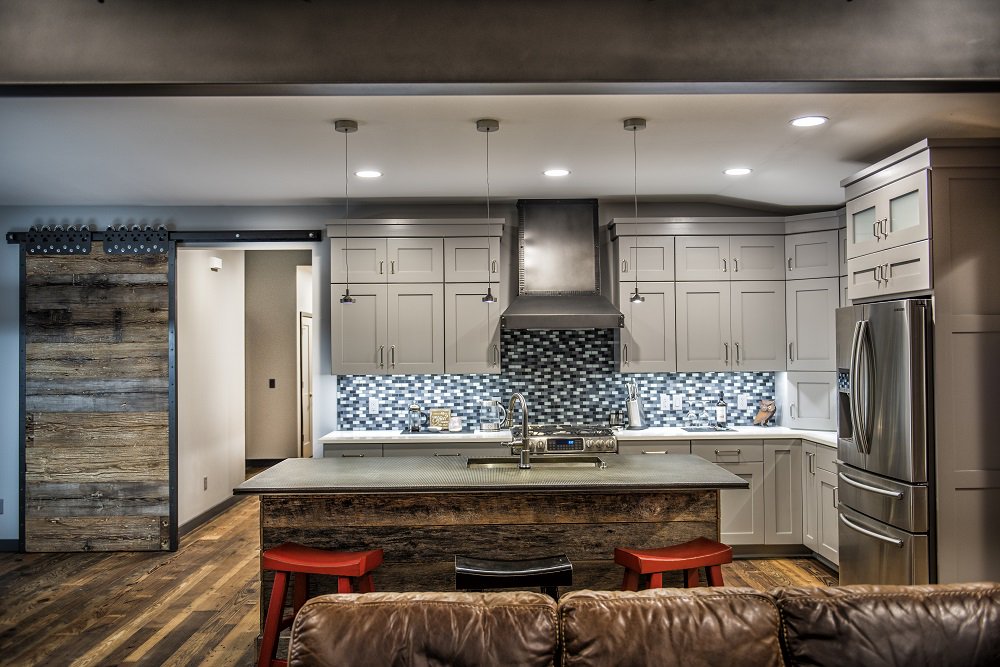 Cabinet_Concept's tweet photo. Eclectic, Rustic-Modern Kitchen
Light Gray cabinets with reclaimed barn-wood island. What a beauty!! https://t.co/YMnjuahSHU