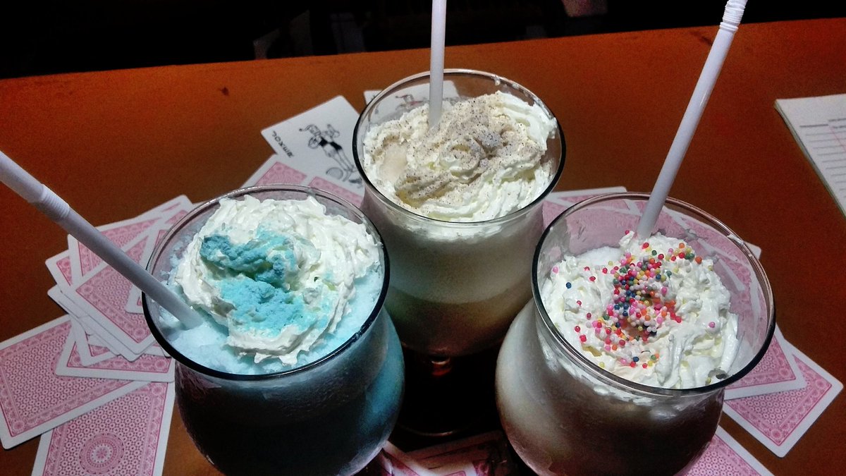 kedai_kingkong's tweet photo. Yg jomblo.. 
Mlm minggu masi bisa asik dtmenin trio frappe genit 😆😆 at #kedai_kingkong #FreeWiFi https://t.co/IcSk1WsYqx