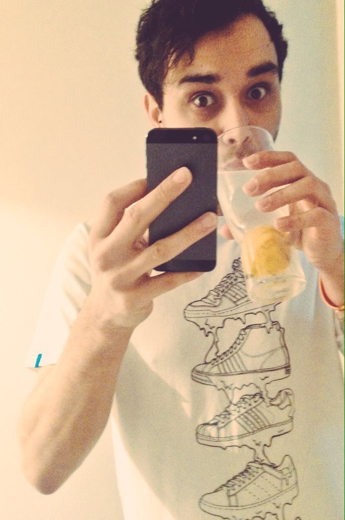 CarlCsmith's tweet photo. Had my lemon water this morning now #GymTime @TomDaley1994 #TeamFabFit @TeamFabFit https://t.co/abC439AYm6