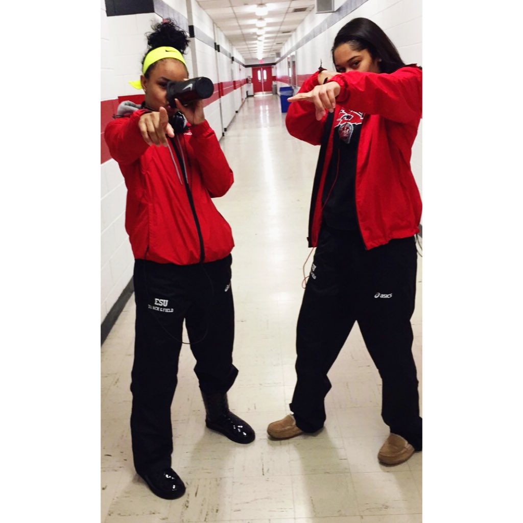 AJdub_'s tweet image. goodluck babes!  @prettyme_kiana @honeygramb ❤️🏃🏾💨 #ESUTF
