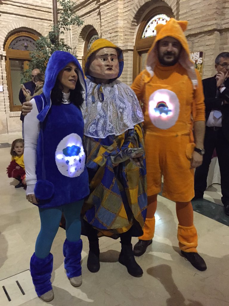 herencianet's tweet photo. Fotografías de las inauguración de #carnavaldeherencia con pregonera @NURIA_FERGO https://t.co/ft3s6T7f4x