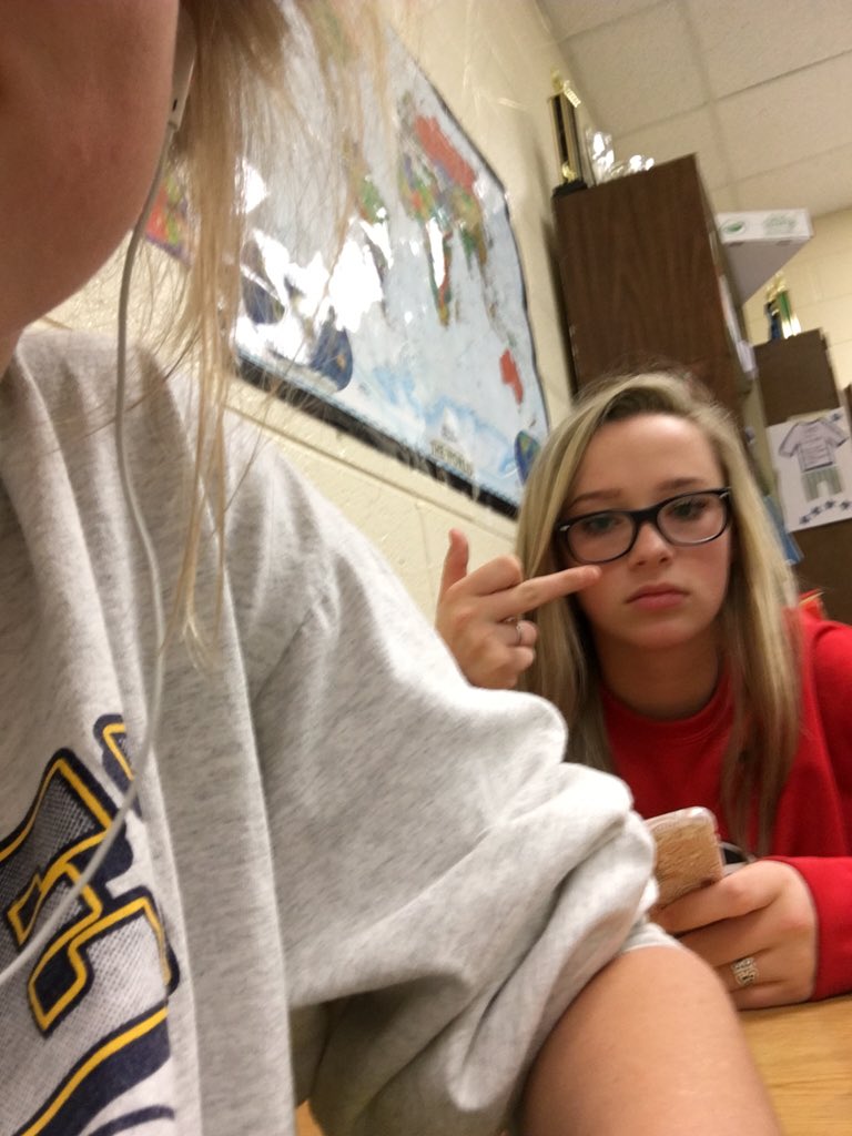 catie_goodrich_'s tweet photo. happy hbd bff❤️💯 I hope your day is filled with as much food as you would like!! love you so much💗😇 @kaileyjjohnson https://t.co/Lj5bshLjJK