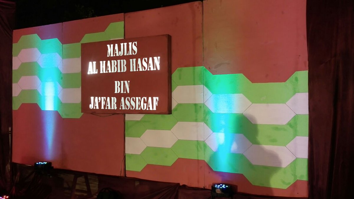 Dekorasi panggung utama majelis Nurul Musthofa malam ini 
Via <a href="/PAM_NM/">Traffic Report NM</a>