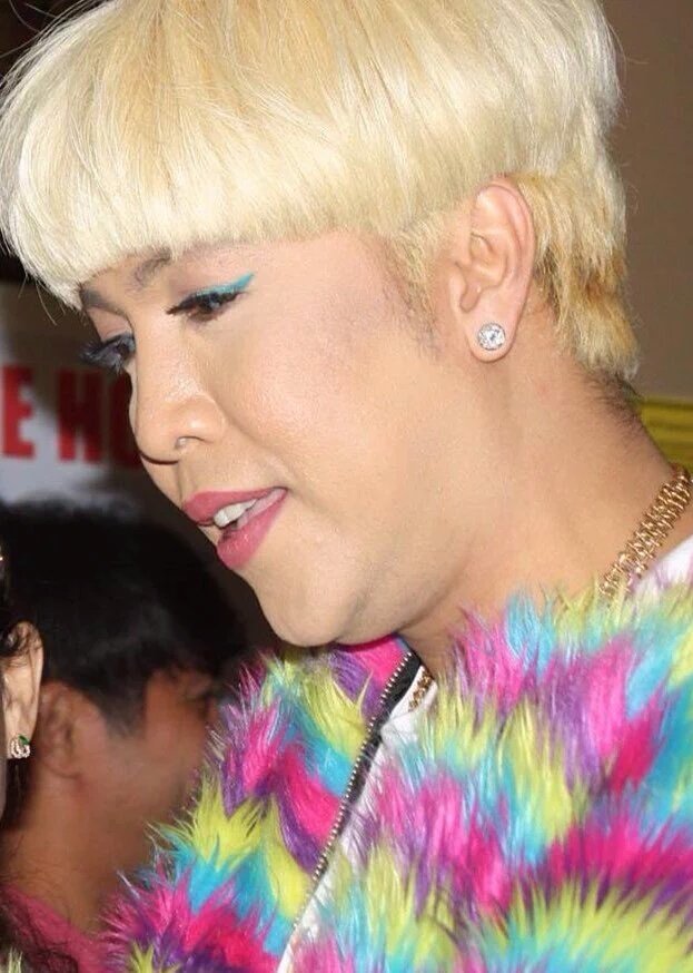 vicerylleZOMG's tweet photo. kapag pumayat ang mamshie mamimiss ko double chin nya😭 https://t.co/QzYgRl5OVG
