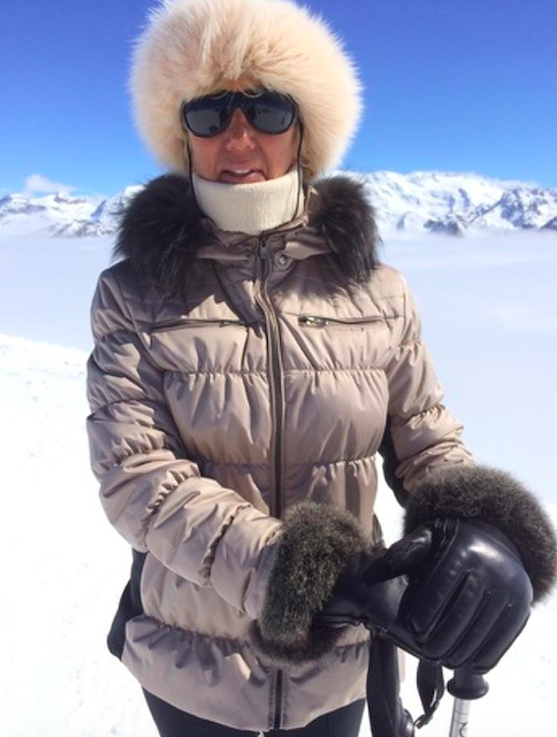 corneliajames's tweet photo. #Snow Saturday! We wish we were back on the slopes staying #SnowChic with #CJ #Ski gloves https://t.co/IsWKfVmbtR https://t.co/7dbT4Cn6pW