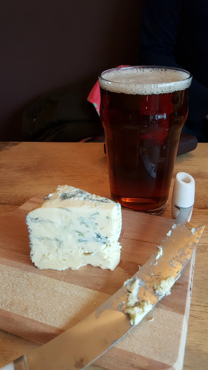 DarrenDwoods's tweet photo. Matching @TheAlexJames Blue Monday with @brewsters Marquis at @theroundrobinn #realale #BlueMonday https://t.co/kpyJYaAhUF