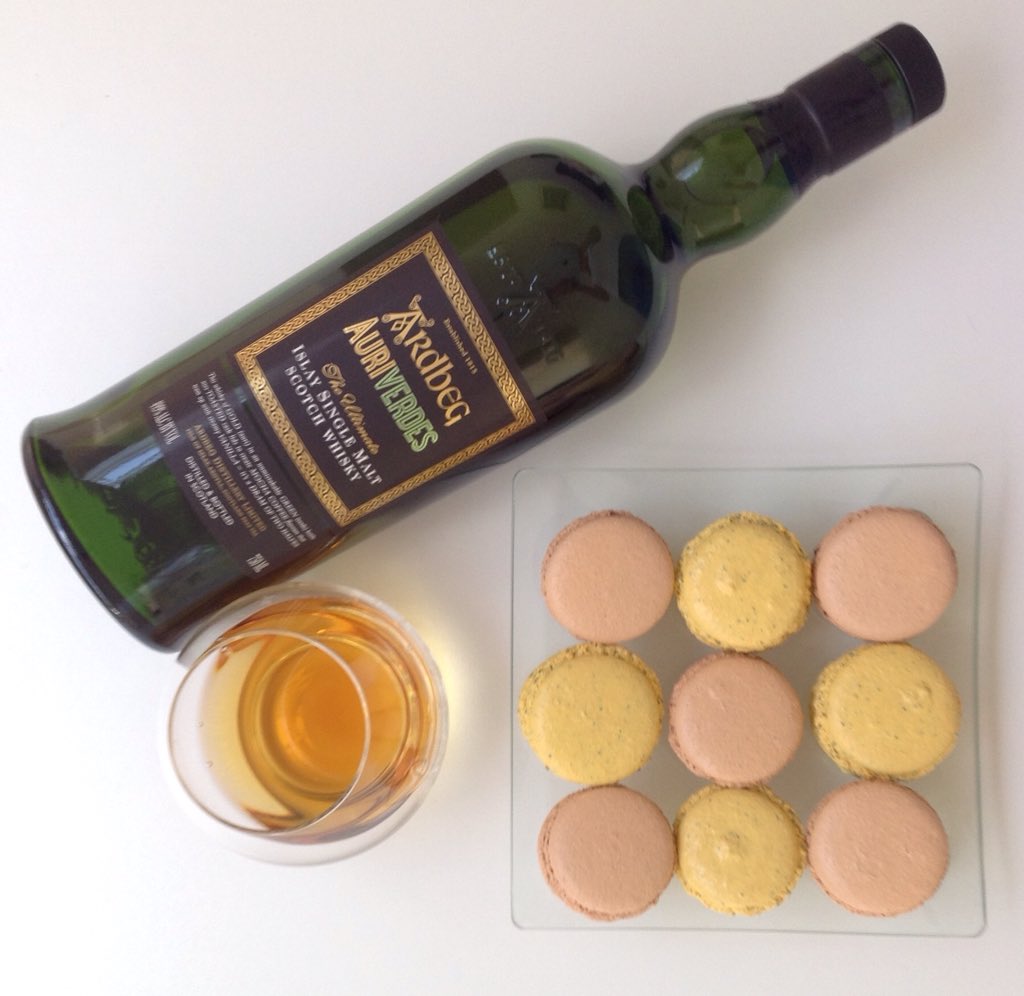 WhiskyoftheWeek's tweet photo. Thank you for the macarons @pswhisky. They were amazing! #bakemaster https://t.co/F0cL97dpsQ