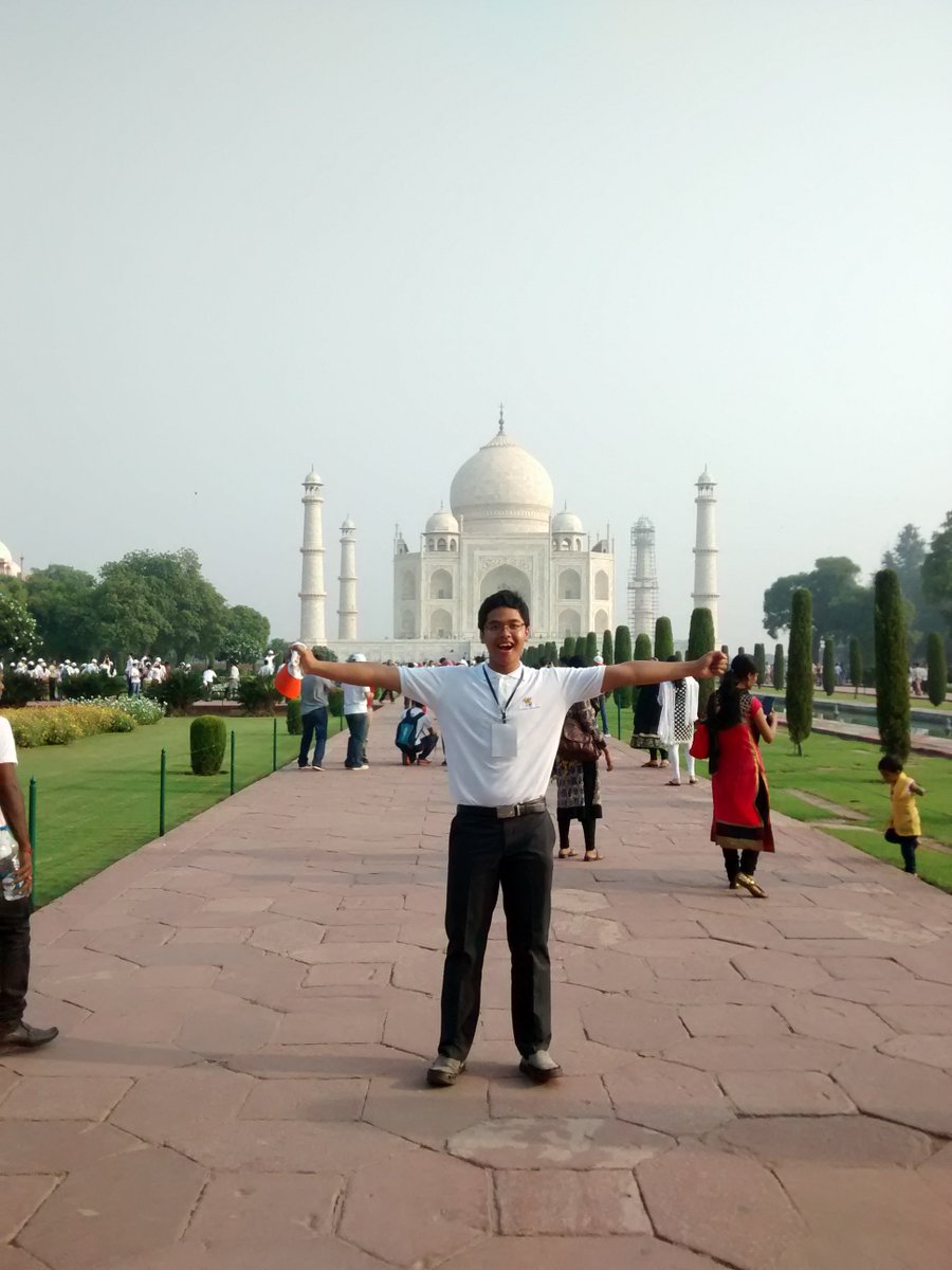 Dan pastinya tak ketinggalan the most romantic heritage, Taj Mahal!! :D <a href="/PCMI_SULSEL/">PCMI Sulsel</a>