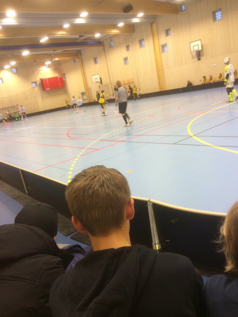 wahlqvistviktor's tweet photo. Seg förlust med 4-3 men nu kommer man tillbaka till klacken för damjuniorerna #härligt #klacken #wings #beapro https://t.co/9rxCFrFcVO