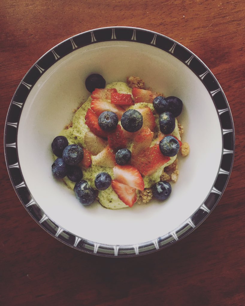JuiceForALiving's tweet photo. #Green #yoghurt #avocado #banana #pineapple #JuicePlus #immuneboost #Prevention #breakfast #snack #raw https://t.co/mtTWRlSg6B