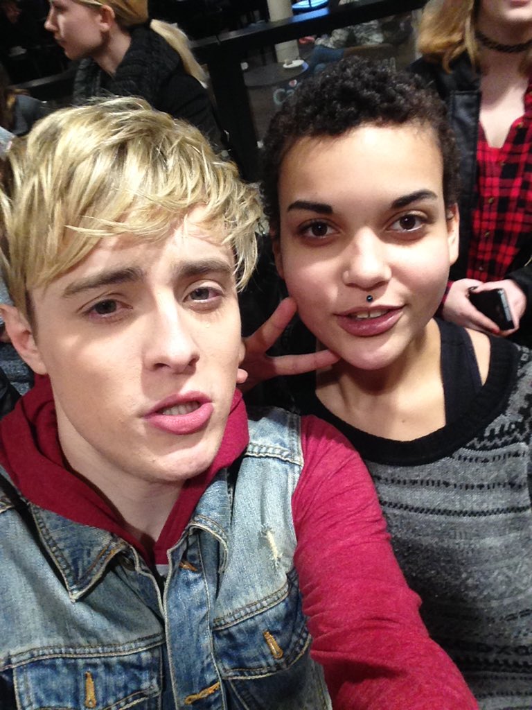 Fakkinghipsta's tweet photo. Let me just rant about how weird I look in this pic. Edward is cute tho. @planetjedward #Jedward https://t.co/aPUy1VIwpE