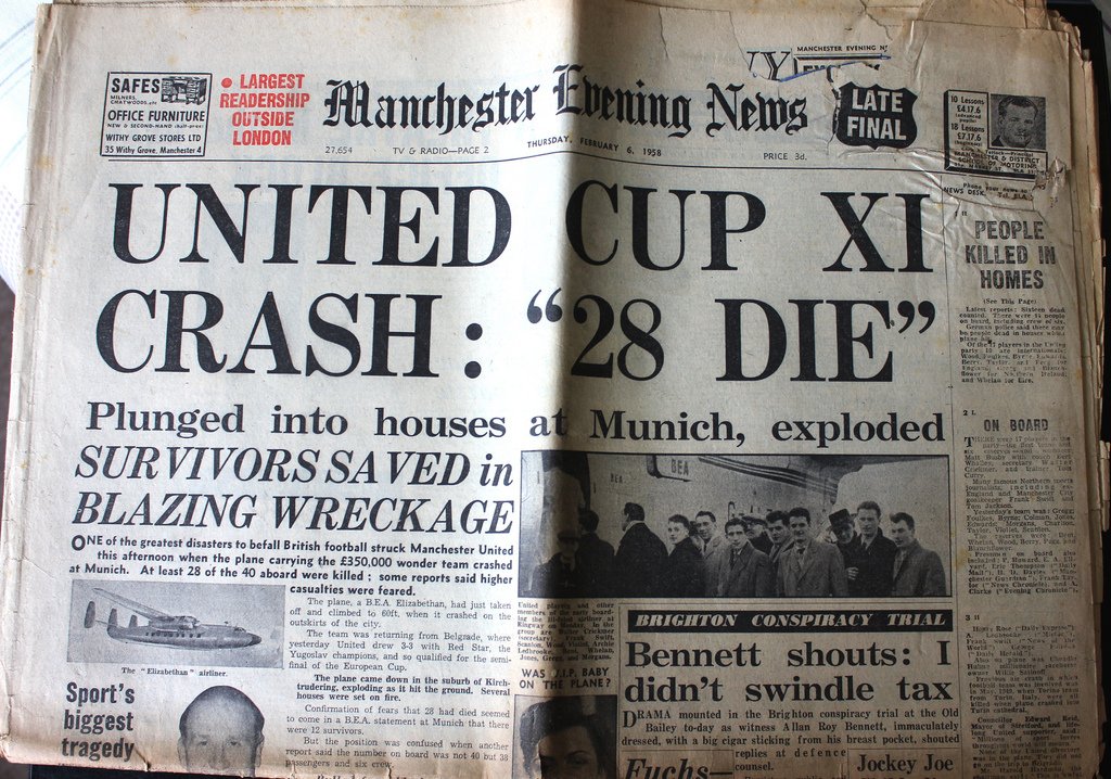 Evening news manchester шрифт. ивнинг ньюс газета. Evening news manchester шрифт. Manchester evening news newspaper 1898. ивнинг ньюс газета.
