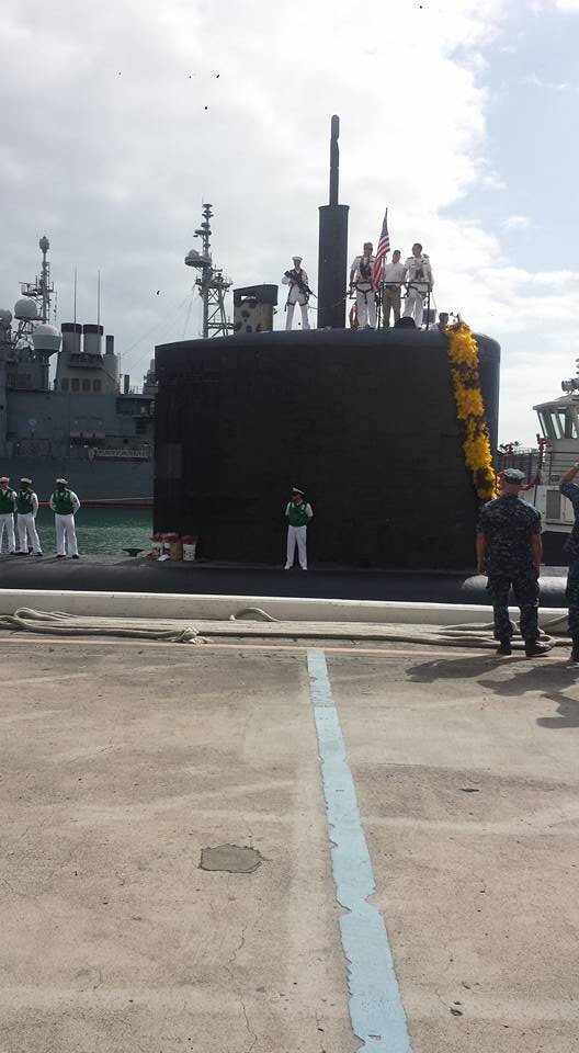 misskiraodette's tweet photo. Stand tall boys! Welcome home to Pearl! #ProudNavysister #3rddeployment complete! ๐๐๐ #YeeYee https://t.co/Yvfgq9yxQR
