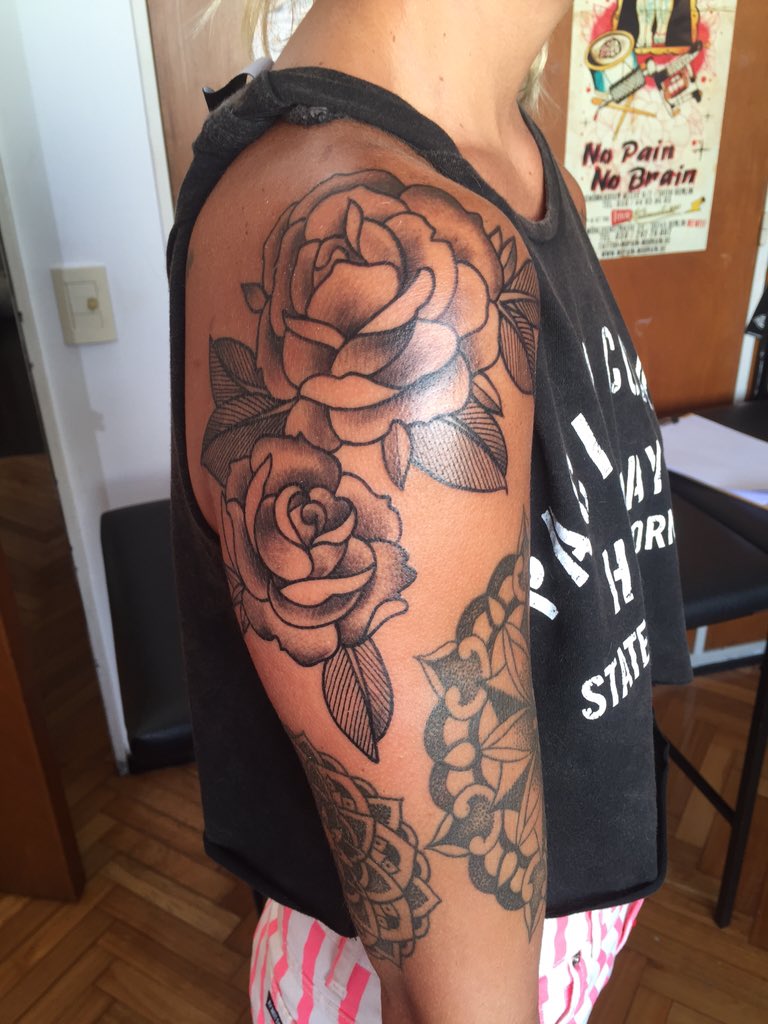 RoRedlabel's tweet photo. Traditional roses by Ro! https://t.co/32I2yFhatu