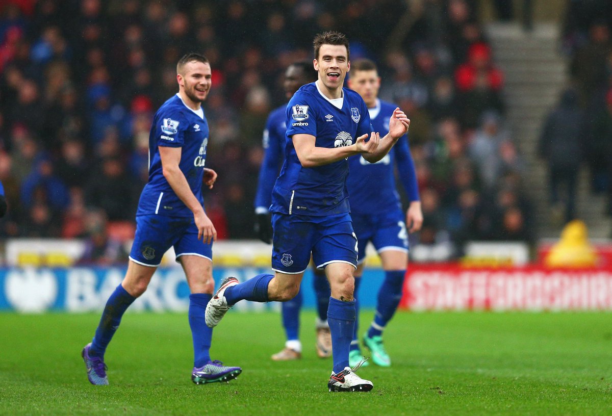 Coleman do Everton homenageando sua fiilha