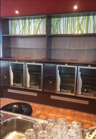 Kom lekker gezellig in de bar van FC Erica.
Aangepast barinterieur.