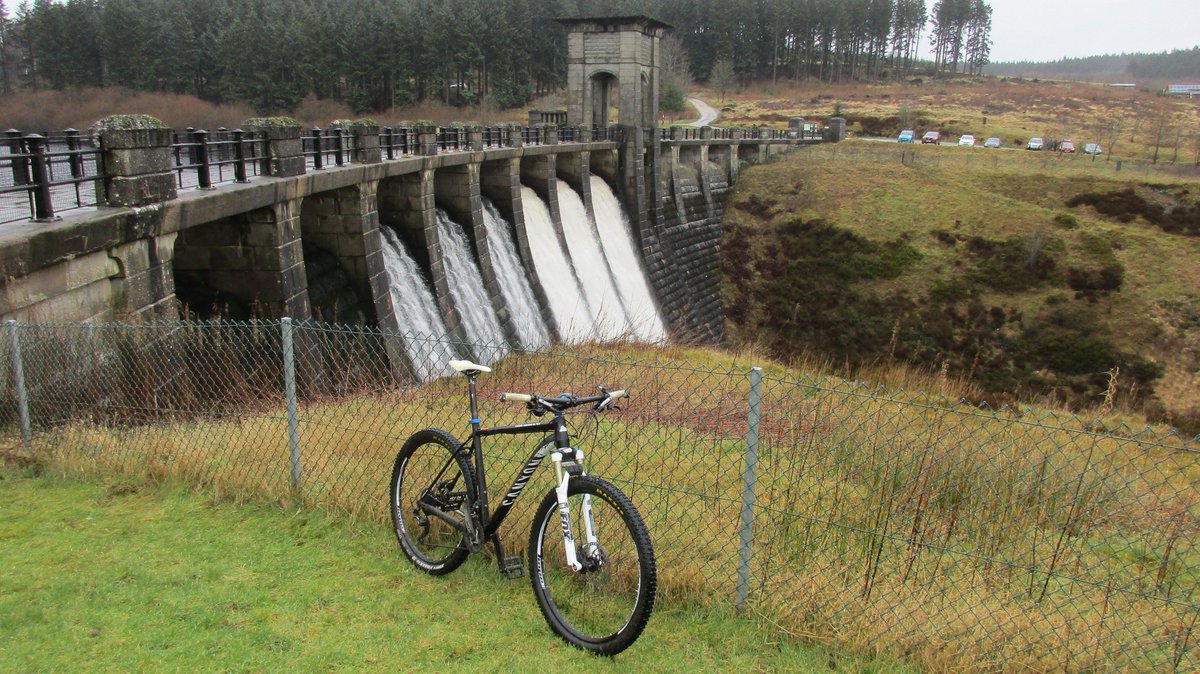 papertech202's tweet photo. Wetter than 'an otters pocket' today,but a good 45 miles #mtbwinter https://t.co/IoWSHgv4QQ