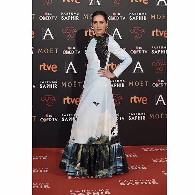 MariaMariaagudo's tweet photo. @PremiosGoya @marialeon diseño espectacular del diseñador @leandrocanoluqu , bravo! 💜 https://t.co/iPC74wixGm