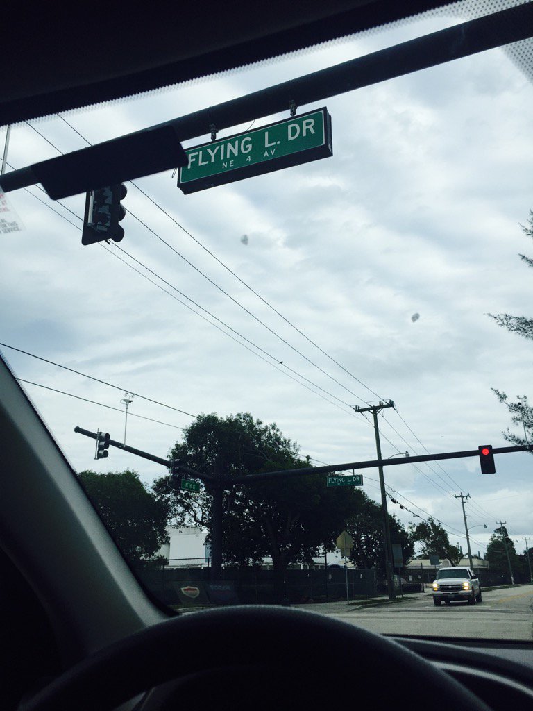 DJ_BMONEY's tweet photo. #FlyingLDr L's up Forever https://t.co/U29LwMZ299