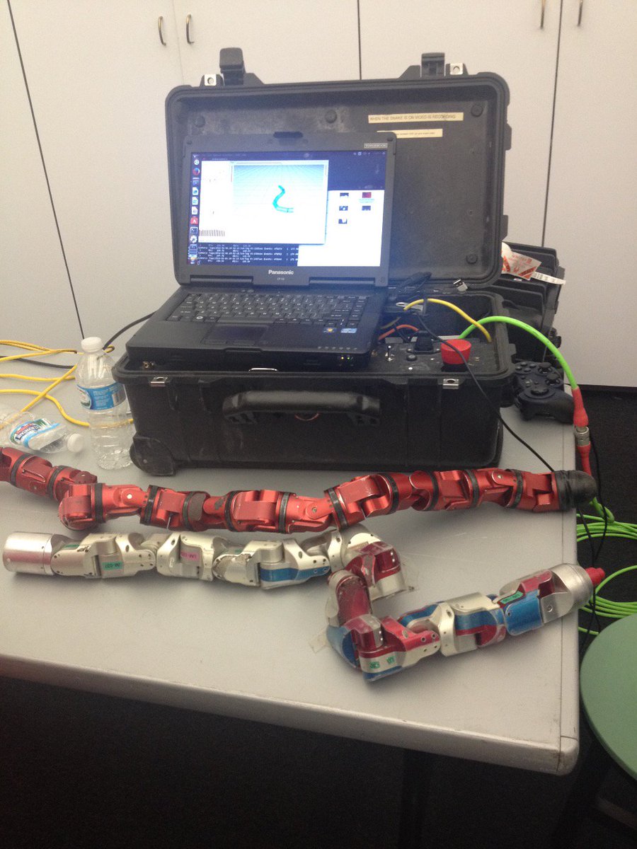 AlexHVDO's tweet photo. #snakebot demo with Carnegie Melon Robotics Institute in collaboration with @msichicago https://t.co/jfYpcOzK0a