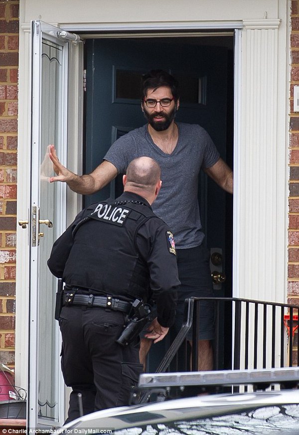 Roosh The Pro-Rape Pick Up Artist Lives In His Mom’s Basement - Calls Police For Protection thebounce.ca/2016/02/05/roo…
