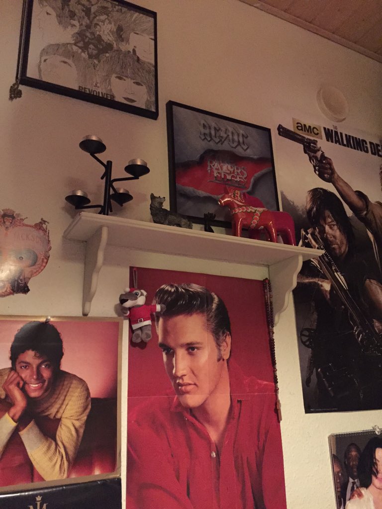 piscesfullmoon's tweet image. So bored I just took a random picture of my wall :3 #beingrandom #bored #botheringpeople