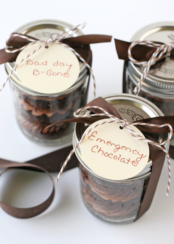 SarahCakeCo's tweet photo. @SarahCakeCo We are now Delivering across the uk!!
#finestingredients #cupcakeinajar #fun #customise #chooseyours! https://t.co/QRbi57Q43S
