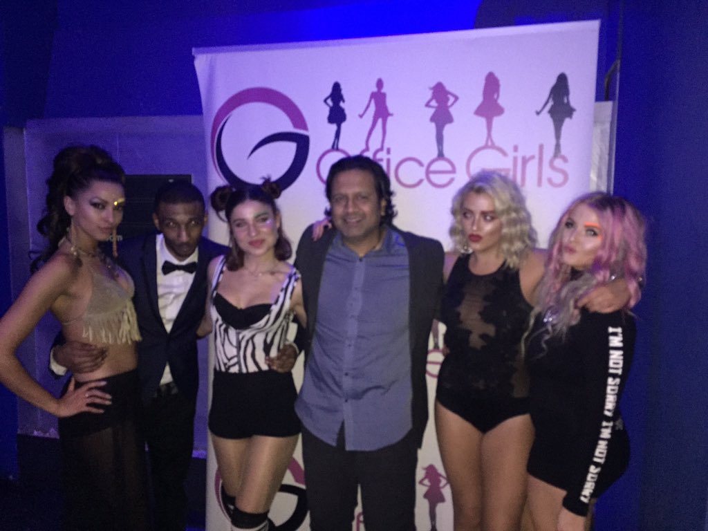 fat_808's tweet photo. @officegirlsuk @Twissman These guys are Killing it!!!🙌🏾🙌🏾🙌🏾 One Love ♥️ https://t.co/NEV8cXt9iQ