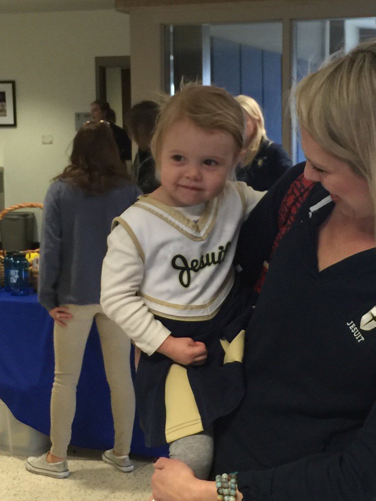 SWEATRegatta's tweet photo. @JesuitCrew's littlest fan rooting for the Rangers! #rangerrowing @jesuitdallas #SWEATRegatta https://t.co/bqiuyvgn1A