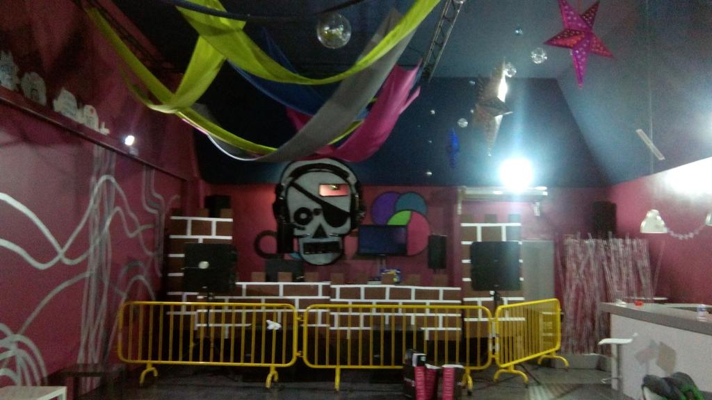 Todo listo despues de una semana de trabajos.
A por el Segundo Aniversario NFB.
<a href="/dazzdisco/">dazz</a> 
Talarrubias (BADAJOZ)