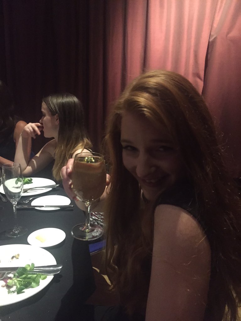 Ellen having what she deserves. A massive glass of vino. Go gurrrrlll!! 🍷🍷🍷#FAVS2016