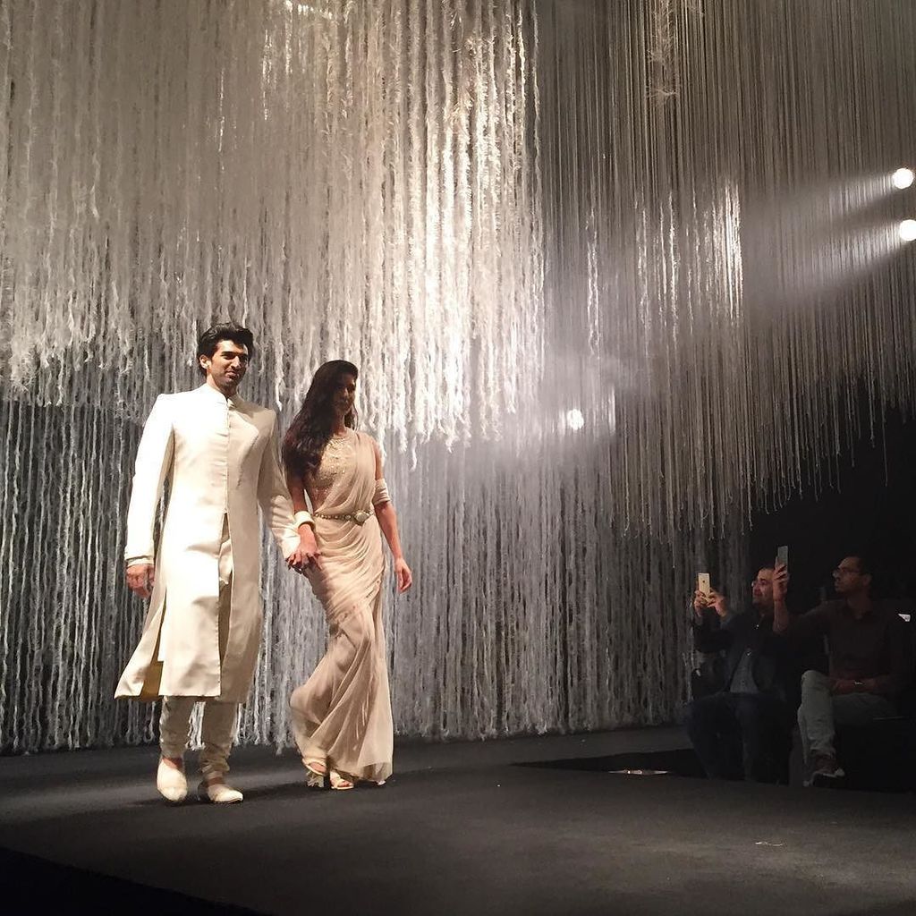 indiandesigner_'s tweet image. #springsummer16 #taruntahiliani #katrinakaif #desifabio #showtime #adityaroykapoor #showstopper #fantasticshow by f…