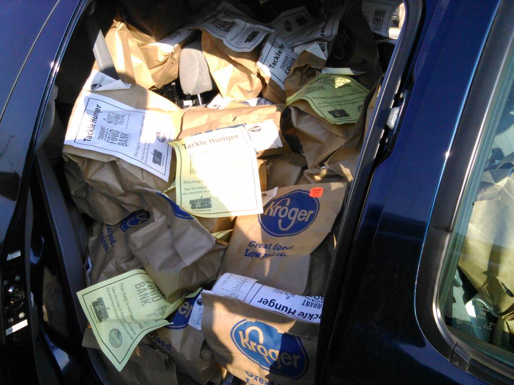 StephenBlan's tweet photo. Thanks @kroger for weekly helping the hungry in our community. A full van load of donations today. #76133 https://t.co/qtRvOmtNdB