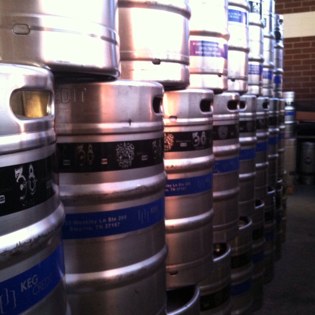38StateBrew's tweet photo. Cans are good. Growlers are great. But nothing says #SuperBowl party like a keg of #38state! Celebrate the style! https://t.co/PINEktg3vX